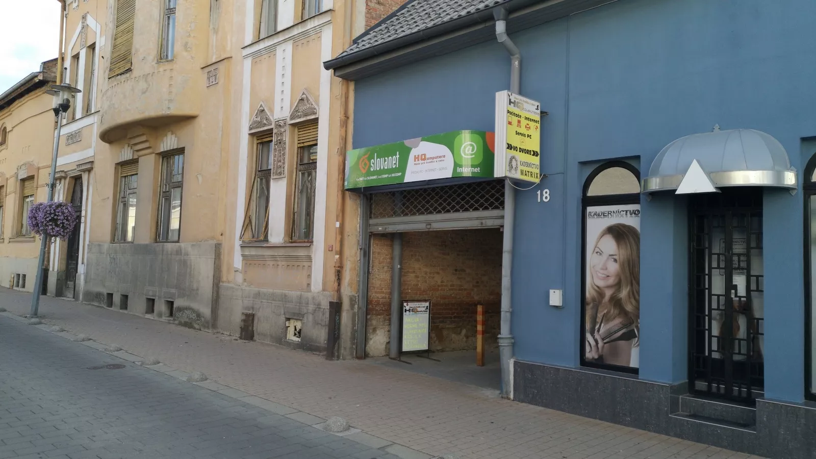 Vchod zo Železničnej ulice